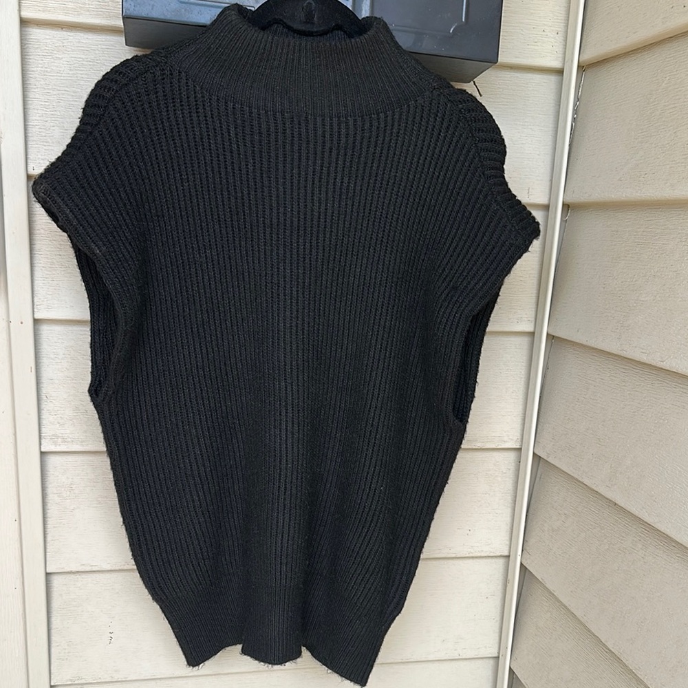 Brand New NOWT, The Limited Women’s Black Sleeveless top, Size Large